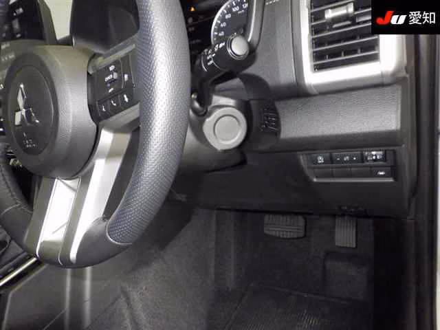 MITSUBISHI TRITON