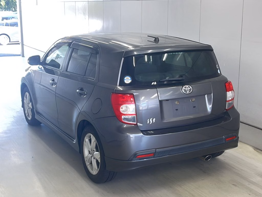 TOYOTA IST