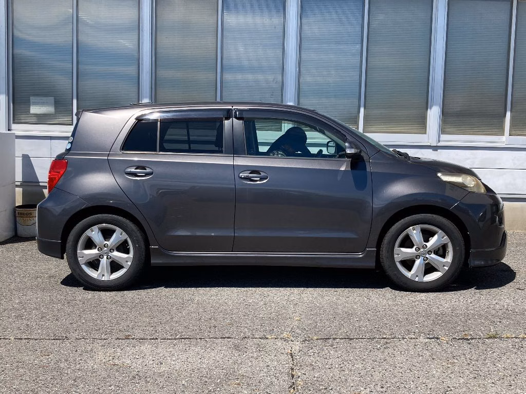 TOYOTA IST