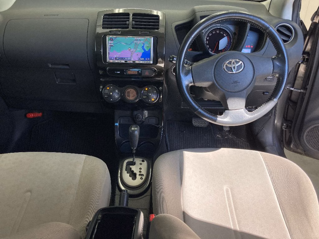 TOYOTA IST