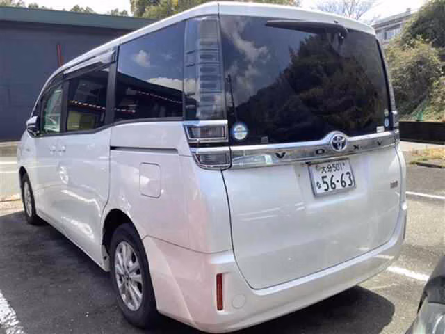 TOYOTA VOXY