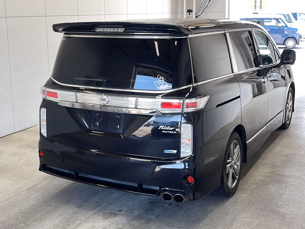 NISSAN ELGRAND