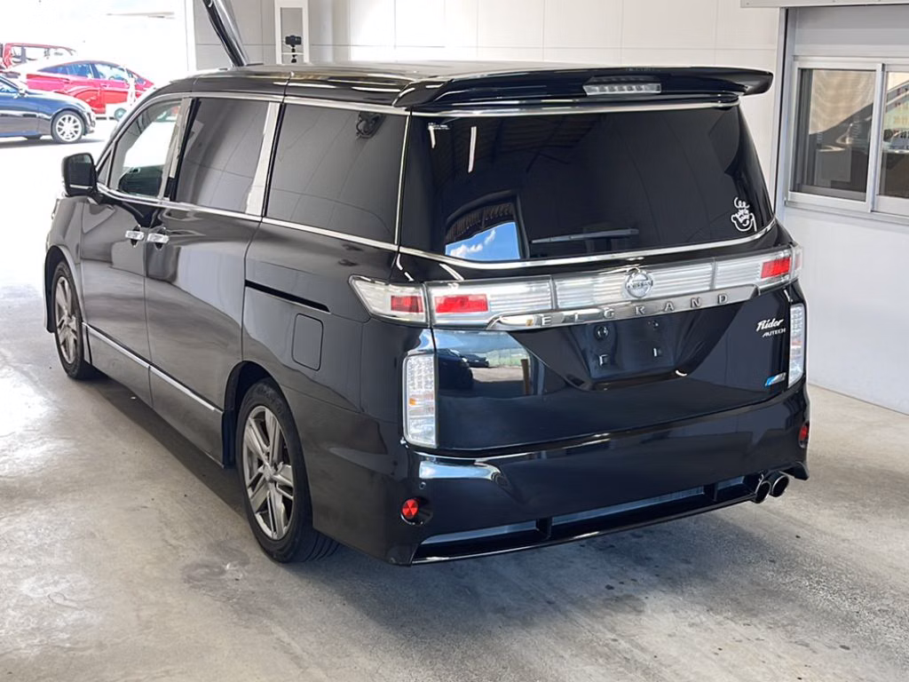 NISSAN ELGRAND