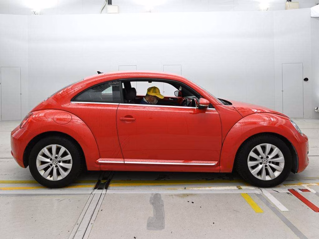 VOLKSWAGEN BEETLE