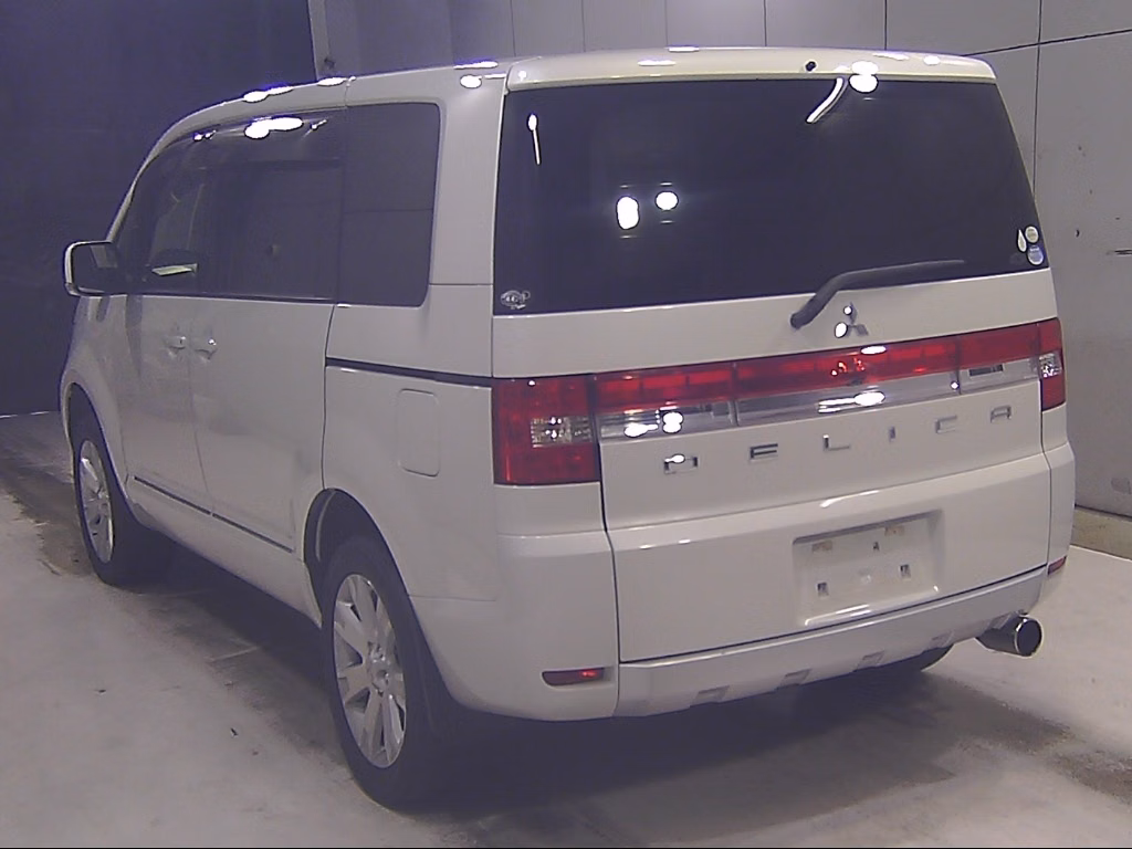 MITSUBISHI DELICA D:5