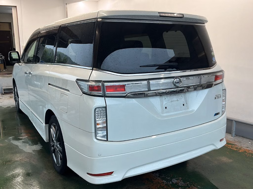 NISSAN ELGRAND