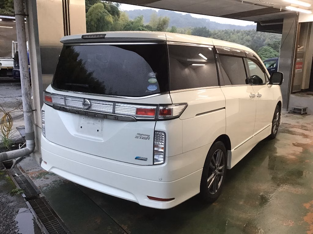 NISSAN ELGRAND