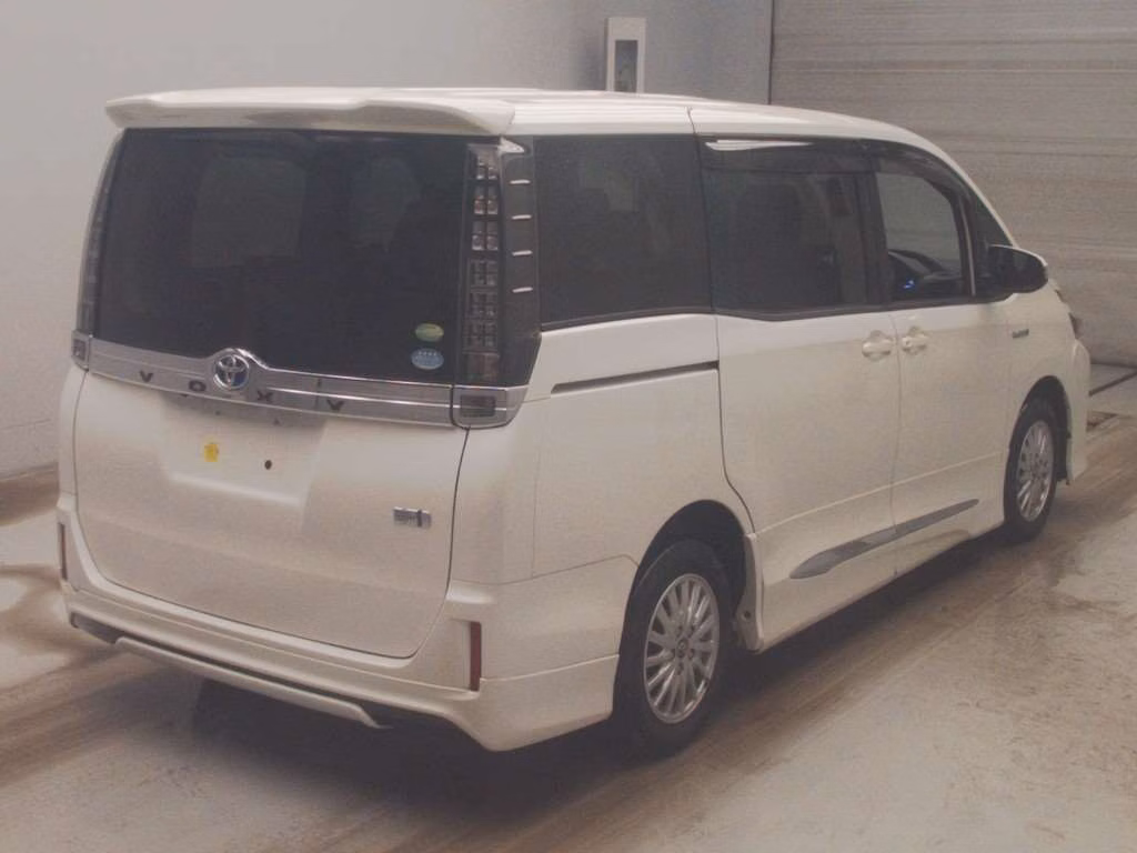 TOYOTA VOXY