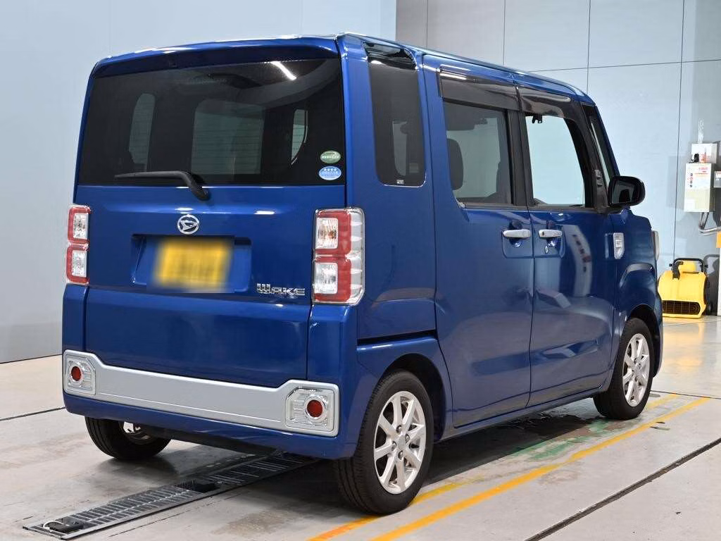 DAIHATSU WAKE