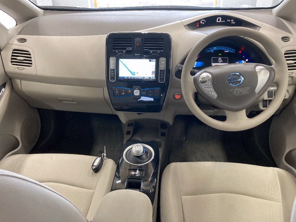 NISSAN LEAF