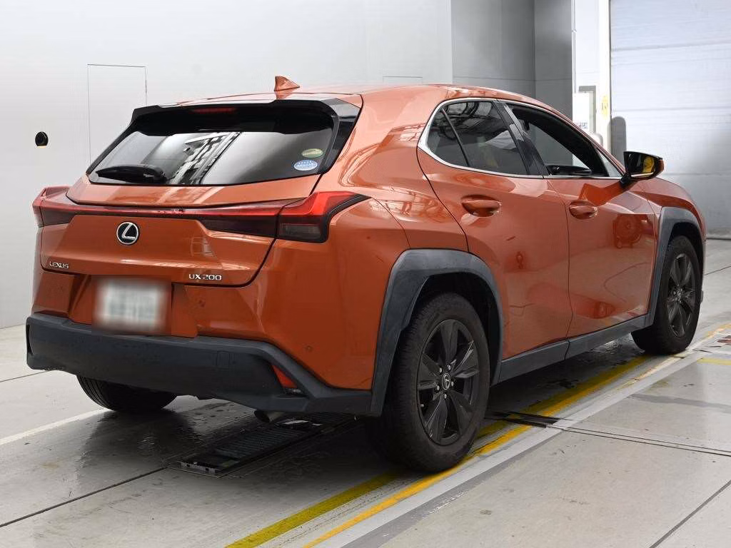 LEXUS UX200