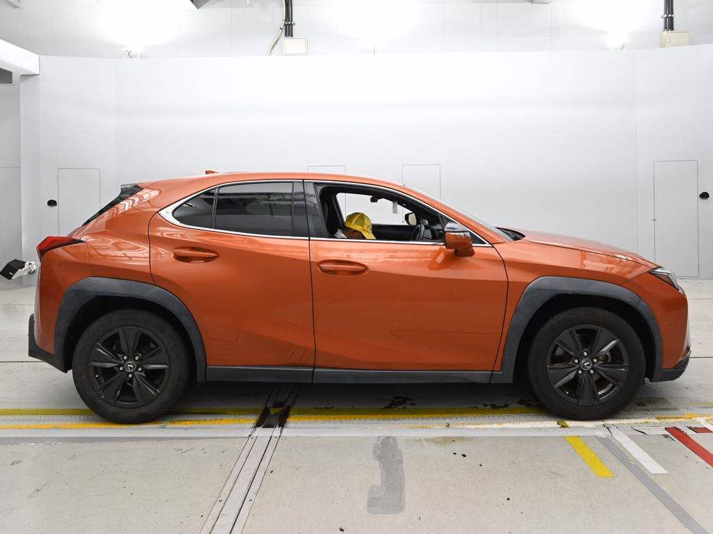 LEXUS UX200