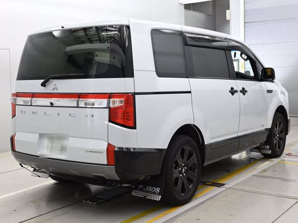 MITSUBISHI DELICA D:5