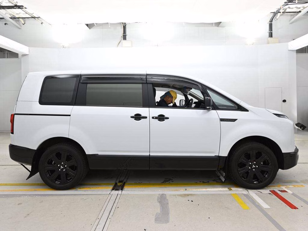MITSUBISHI DELICA D:5