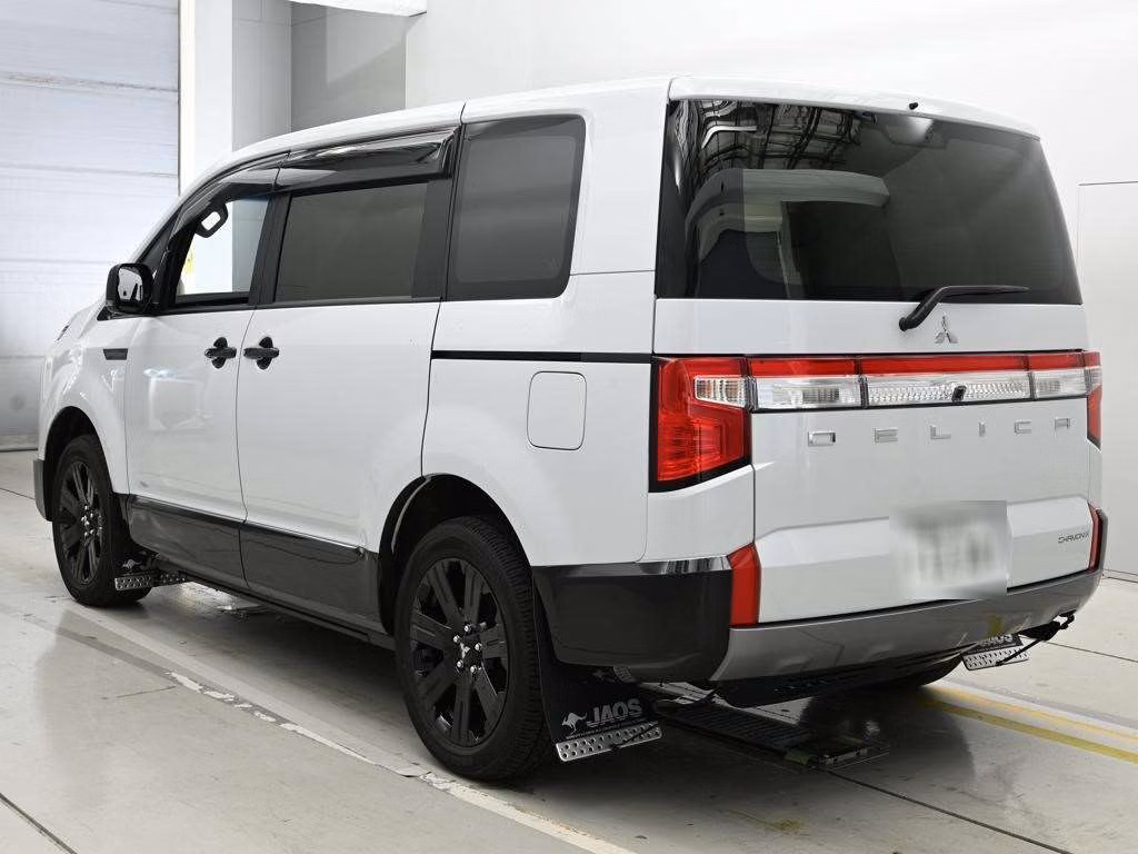 MITSUBISHI DELICA D:5