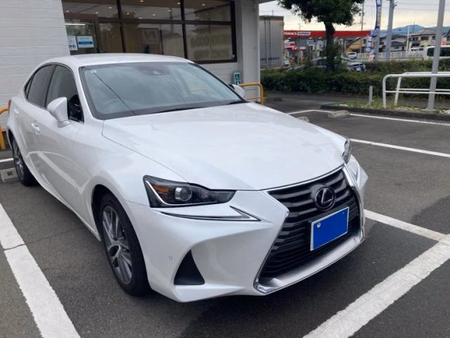 LEXUS IS300H