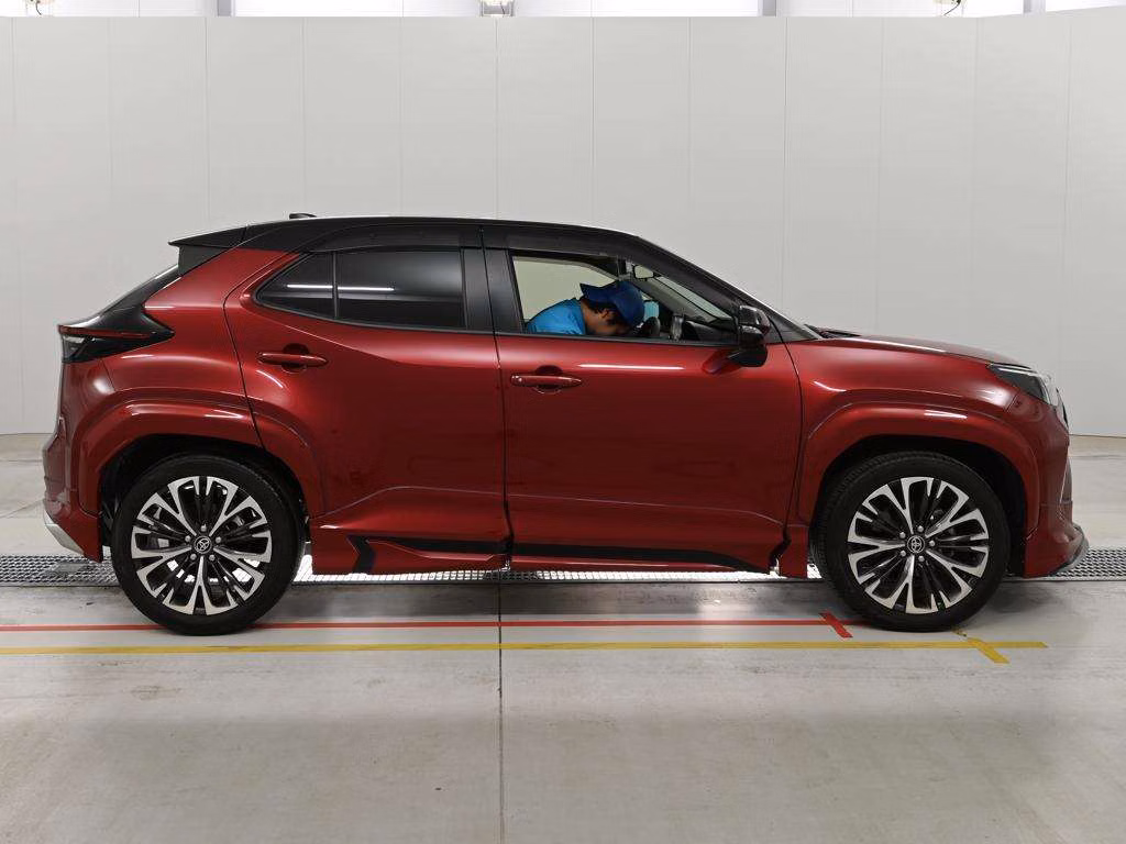TOYOTA YARIS CROSS