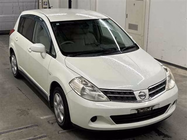 NISSAN TIIDA