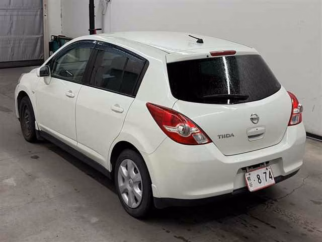 NISSAN TIIDA