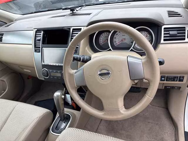 NISSAN TIIDA