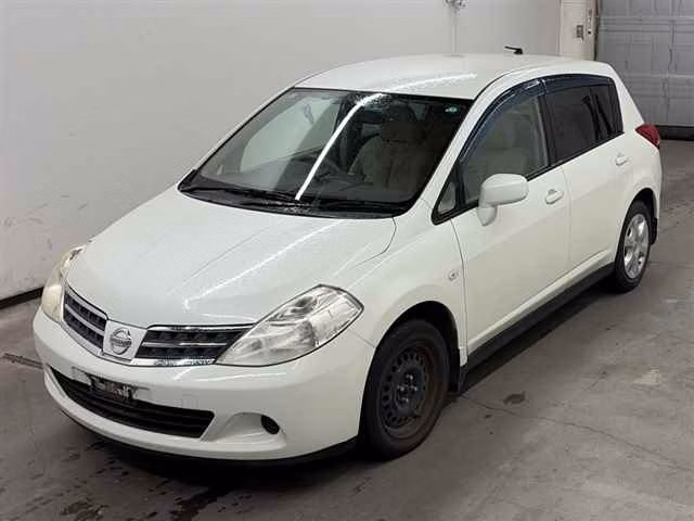 NISSAN TIIDA