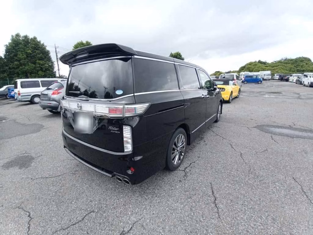 NISSAN ELGRAND