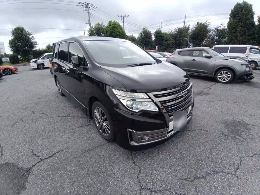 NISSAN ELGRAND