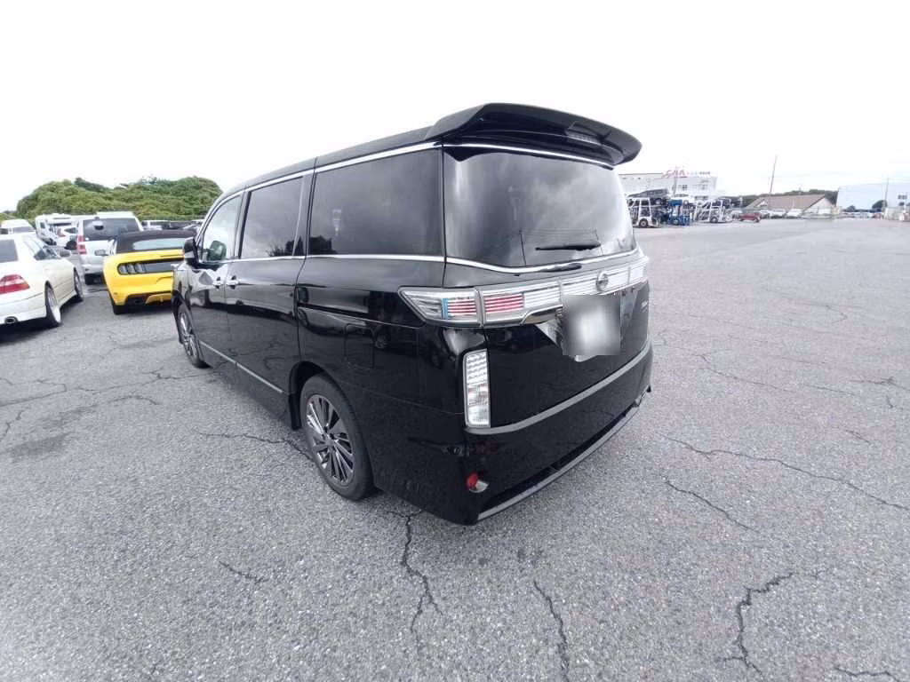 NISSAN ELGRAND