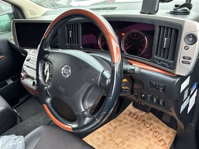 NISSAN ELGRAND