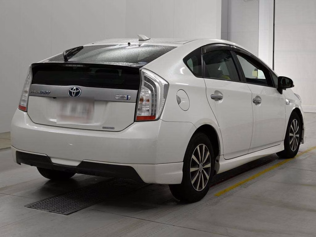 TOYOTA PRIUS PHV