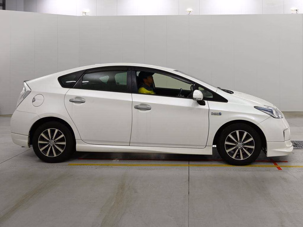 TOYOTA PRIUS PHV