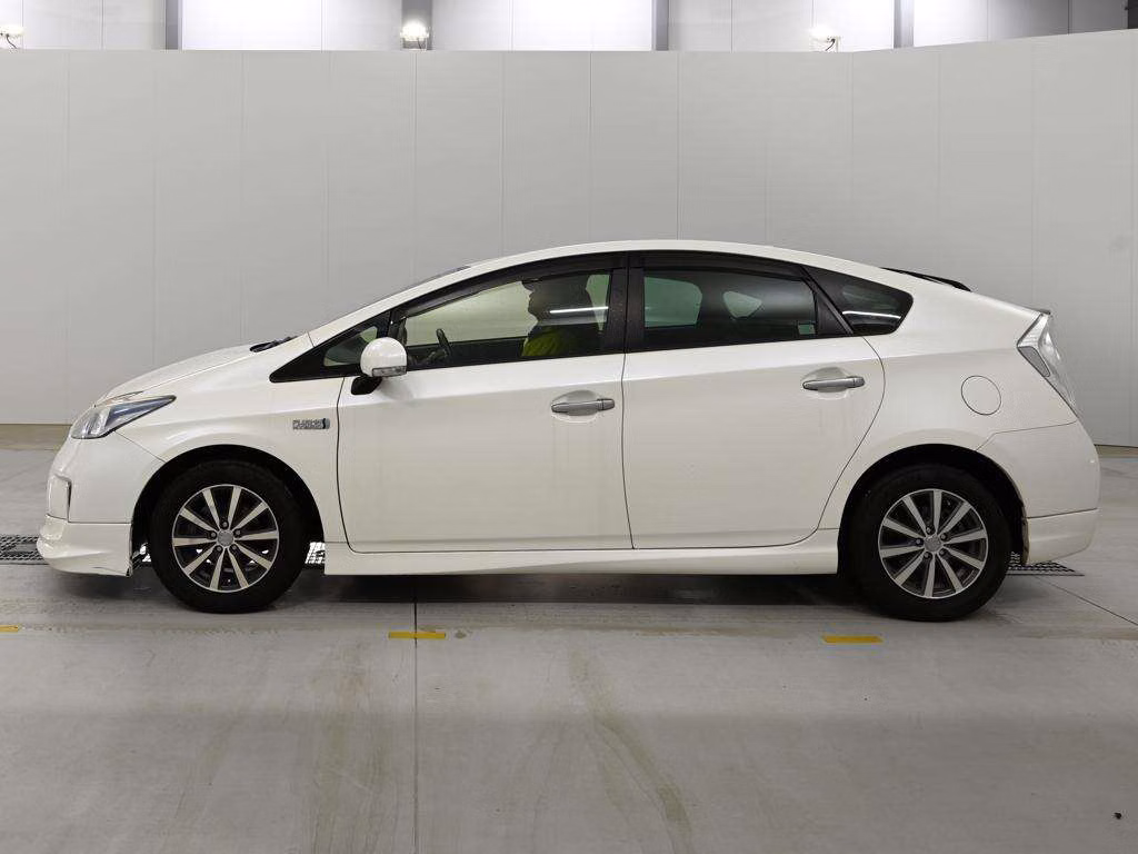 TOYOTA PRIUS PHV