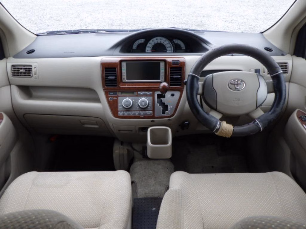 TOYOTA RAUM