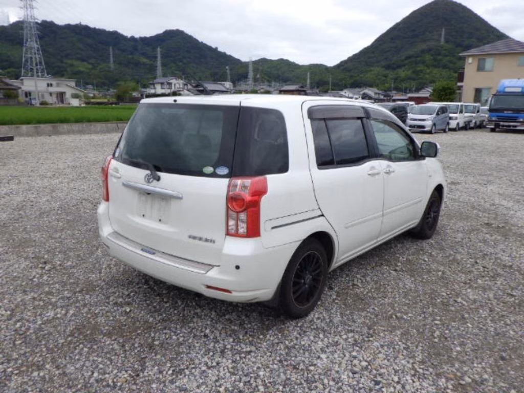 TOYOTA RAUM