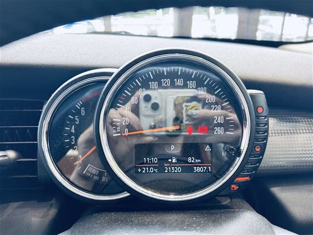MINI HATCH