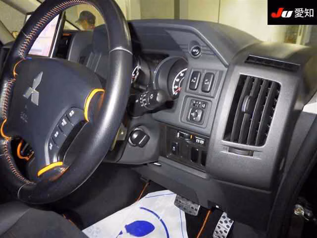 MITSUBISHI DELICA D:5