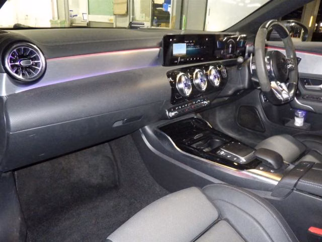 MERCEDES-BENZ CLA-CLASS