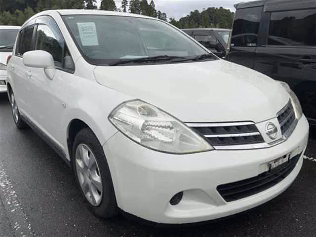 NISSAN TIIDA