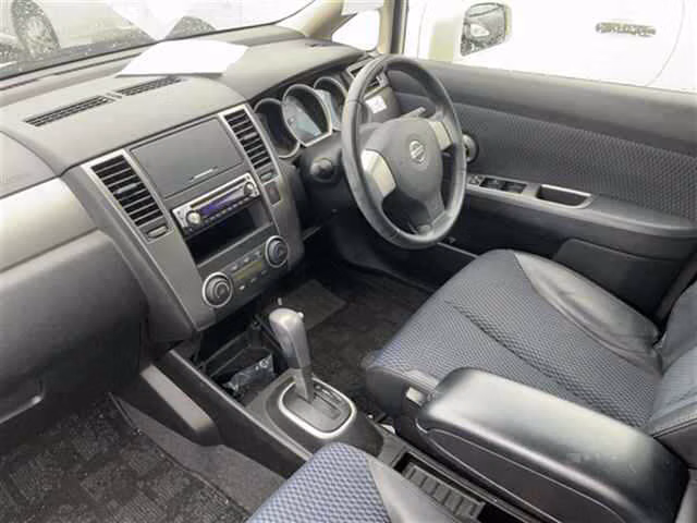 NISSAN TIIDA