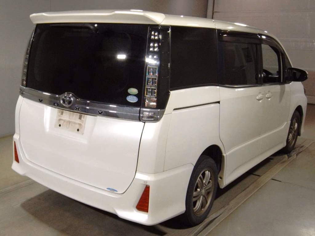 TOYOTA VOXY