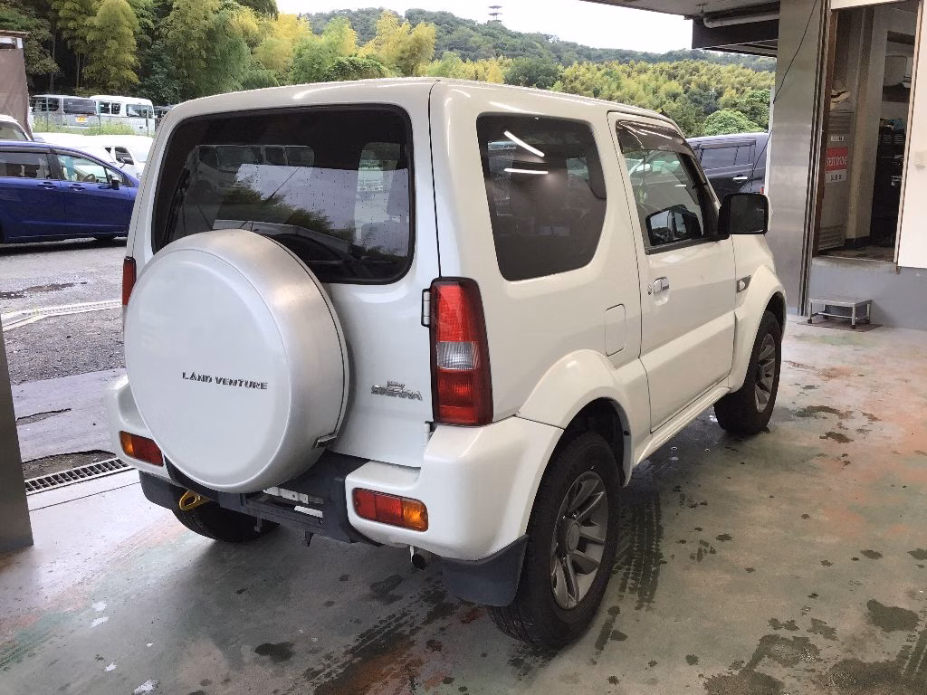 SUZUKI JIMNY SIERRA