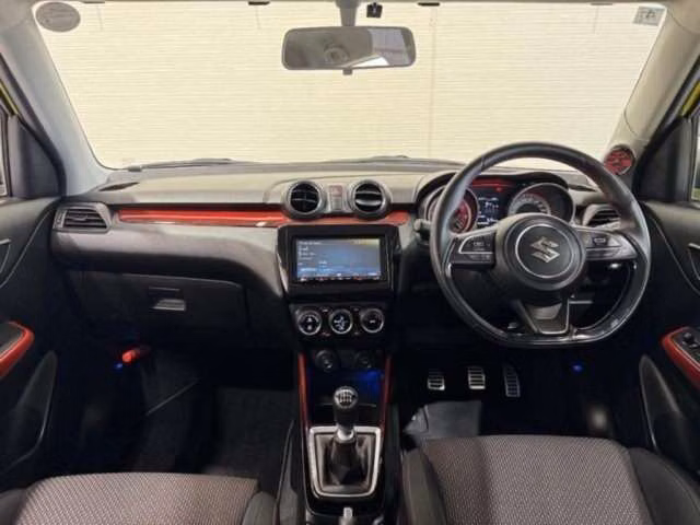 SUZUKI SWIFT