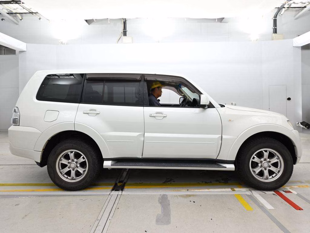 MITSUBISHI PAJERO