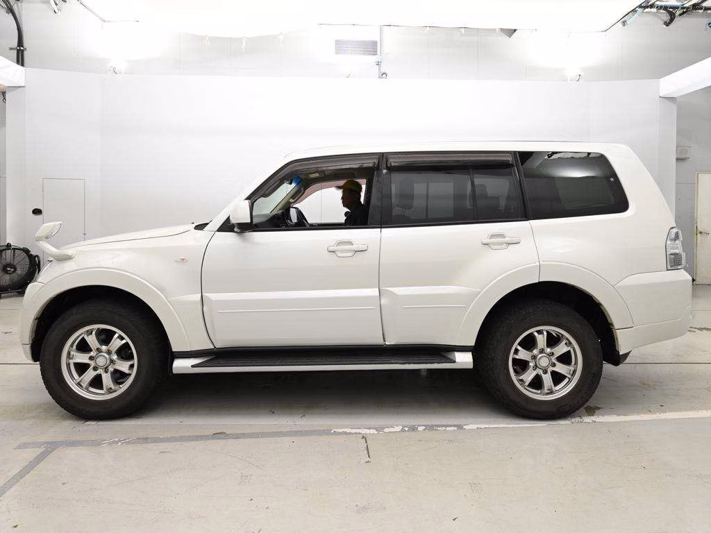 MITSUBISHI PAJERO