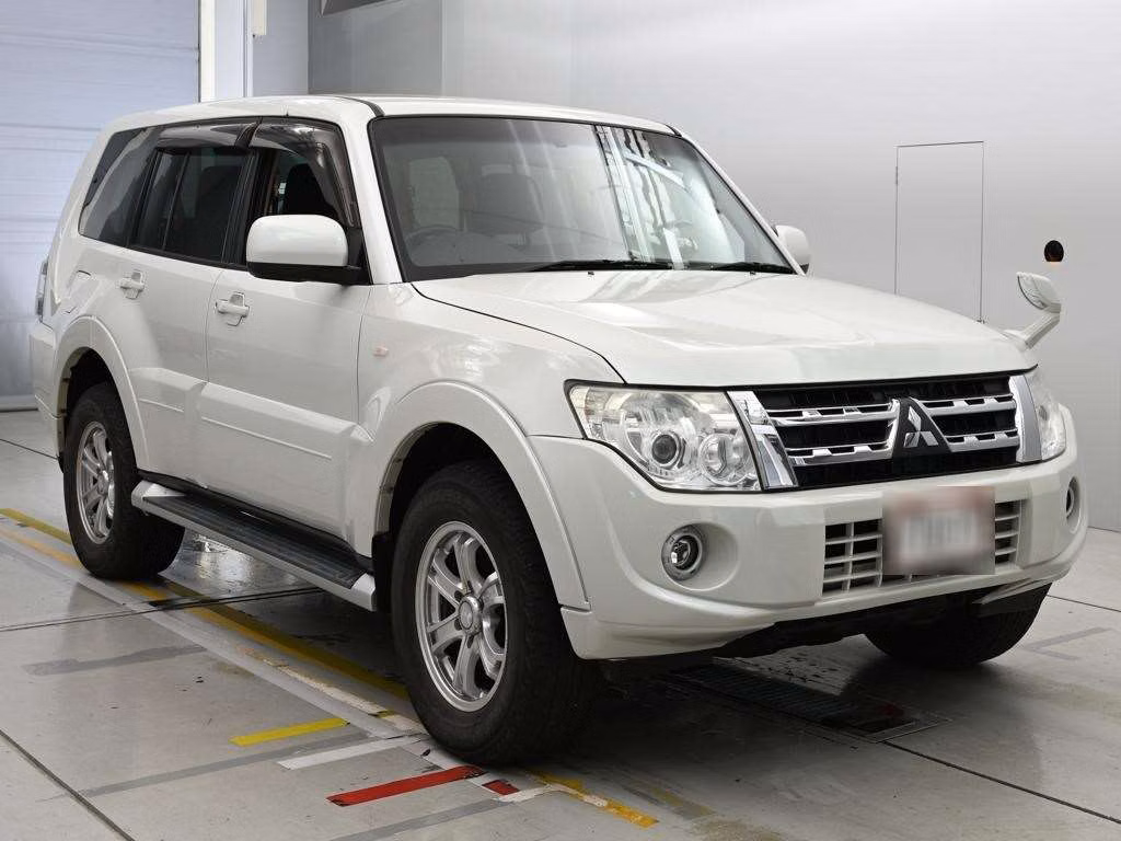 MITSUBISHI PAJERO