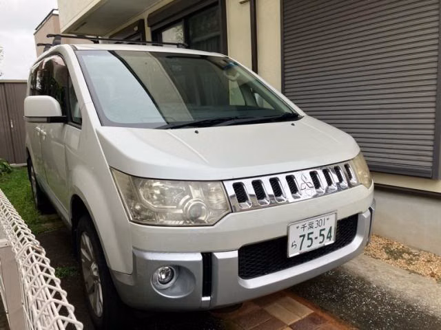 Mitsubishi Delica D:5