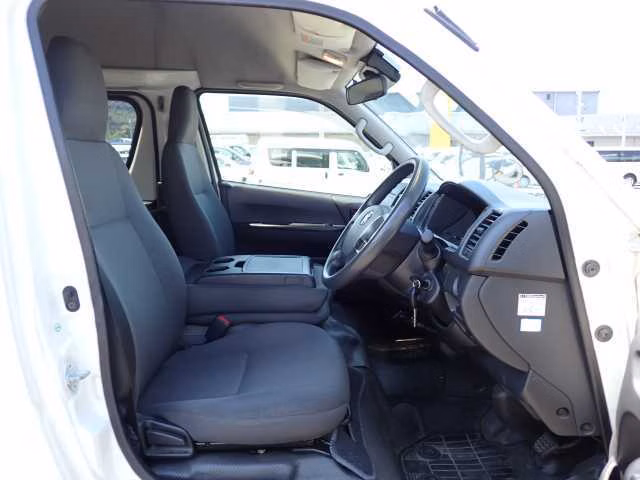 TOYOTA REGIUS ACE