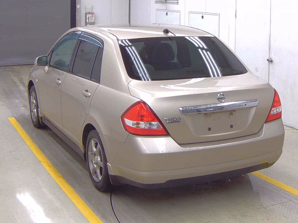 NISSAN TIIDA LATIO