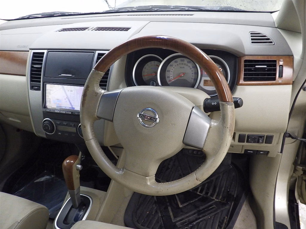 NISSAN TIIDA LATIO