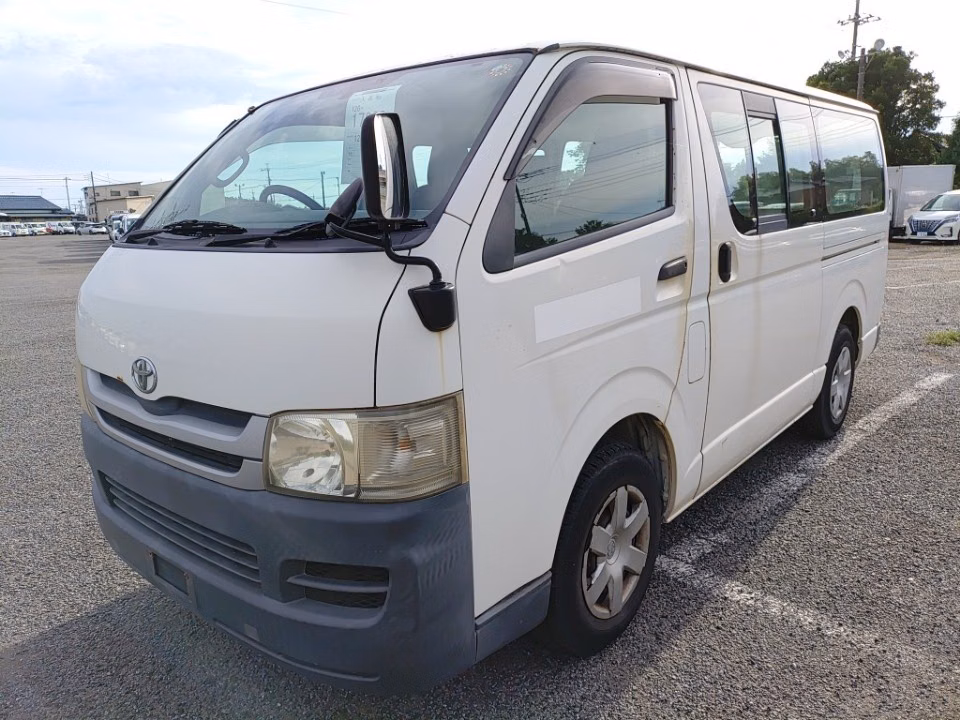 TOYOTA REGIUS ACE